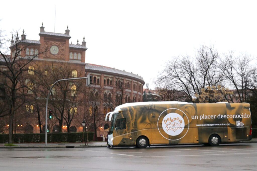 Autobús de Palencia Gastronómica por Madrid.